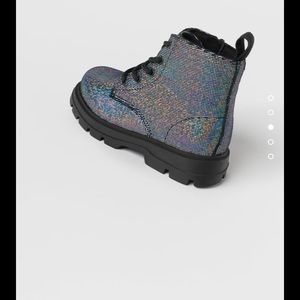 Ankle boots Zara. 
BABY/ HOLOGRAPHIC ANKLE BOOTS